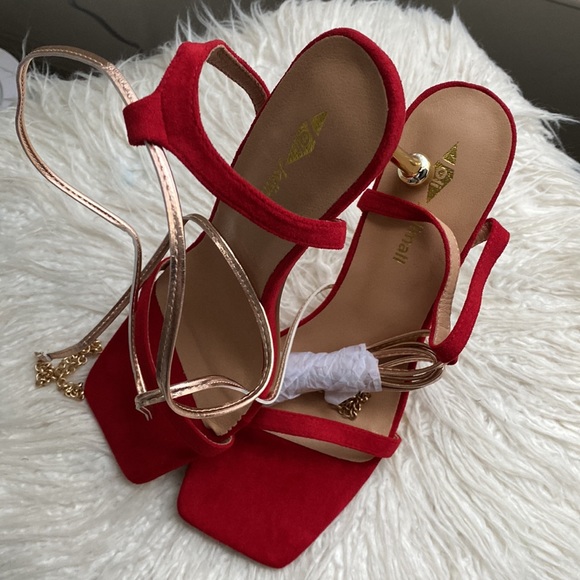 Vincy Shoes Golden Heels - Picture 4 of 5